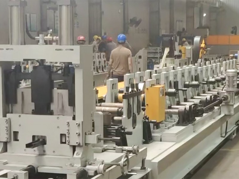 冷却塔冷間ロール成形機